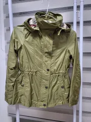 バーバリーチルドレン カーキ マウンテンパーカー ジャケット 10Y 女の子双子 お勧め