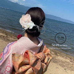 胡蝶蘭の髪飾り(ピーチ＆クリーム)｜結婚式 成人式 卒業式 前撮り 白無垢 色打掛 和装 ヘッドドレス №76