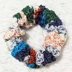 ♡ハンドメイド♡ヘアゴム シュシュ ヘアアクセサリー マーブル毛糸 毛糸 ボリューム 大きい 可愛い １点物 プレゼント オレンジ ブルー ホワイト ネイビー マルチカラー