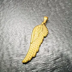 フェザー（羽）のペンダントトップ　/サージカルステンレスk18コーティングあり　（金属アレルギー出にくい/高見え/上品/軽量/変色しにくい/大人可愛い）316L