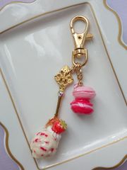 ［sale品］マカロンチャーム付スプーンバッグチャーム(アイス)