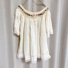 新品 未使用 定価6,195円  ROSE BUD ローズバッド ボヘミアンブラウス F フリーサイズ  ナチュラル 生成り 花 クロシェ かぎ編み リボン レース   二の腕カバー