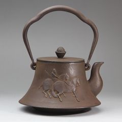 【新品未使用】鉄瓶 大容量1300ml 鋳鉄ケトル 茶こし付き 直火・IH対応 鉄分補給 南部風 鋳物やかん 茶道具 伝統工芸品 ギフト・贈り物に