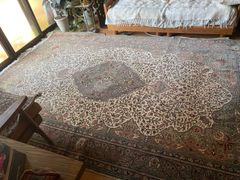 トルコ絨毯でお部屋の模様替えをしませんか？トルコ発上質手織りカイセリ絨毯メダリオン柄宝石の様な細かい小花模様！新品未使用品一枚手に入れるなら確実に良い絨毯を当店で。現地では60万以上の絨毯です。