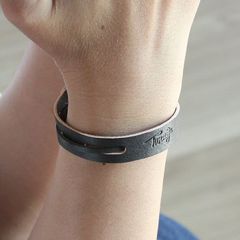 レザーブレスレット グレー T-12 レザー 牛革 本革 皮 ペアにもお奨め！ バングル シングル巻