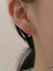 ジュエリー レディース イヤーアクセサリー 創造的で繊細な非対称的S925スターリングシルバー幾何学パールジュエリーピアス - 中空のバタフライ&ラウンドビーズスタッド