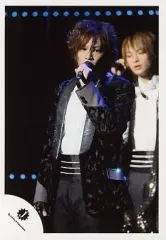 【中古】生写真(ジャニーズ) Kis-My-Ft2/千賀健永/ライブフォト・膝上・衣装黒・インナー白・左手マイク/公式生写真