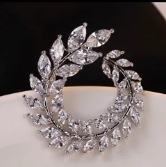 スワロフスキー橄欖の葉ブローチジルコンコサージュ結婚式卒業式入学式の胸飾り花