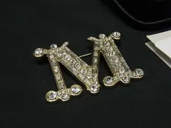 ■新品■未使用■ Max Mara マックスマーラ ラインストーン ピンバッジ ピンブローチ アクセサリー シルバー系×ゴールド系 FF6259のサムネイル