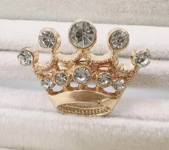 【ブローチ】ミニクラウン王冠　ゴールド　ラインストーン　ティアラ　ワンポイント