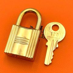 美品 HERMES ペリカン カデナ チャーム ゴールド 1992年限定 希少 楽天市場】HERMES エルメス ペリカンカデナチャーム 1992