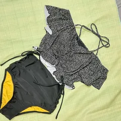 オフショルビキニ　水着