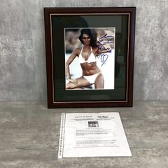 レティシア・カスタ 直筆サイン入り8X10 フォト 証明書付き - メルカリ