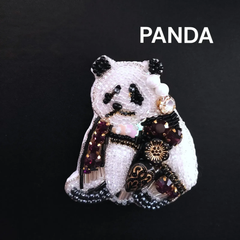 【ビーズ 刺繍】パンダ ブローチ   ラインストーン  ハンドメイド  スパンコール 大熊猫