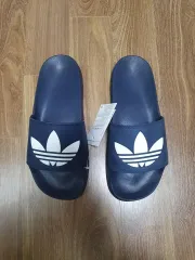 2024年最新】アディダス アディレッタ adidasの人気アイテム - メルカリ