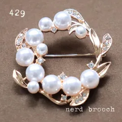 パールのリースブローチ　サークル ドレス 結婚式 フォーマル 華やか 大人 新品 シンプル 上品 ゴールド 植物 卒業式 入学式 発表会 NerD