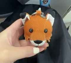 新品タグ付メゾンキツネ★MAISONKITSUNE★キーホルダー★バックチャーム MAISON KITSUNE メゾンキツネ キーホルダー SMALL FOX BAG CHARM