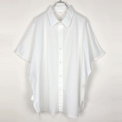 ear PAPILLONNER　イアパピヨネ　ショルダーコンシャス半袖シャツ　白 ear PAPILLONNER（イアパピヨネ）の「ショルダーコンシャス半袖