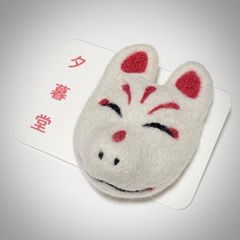 羊毛フェルト 狐面 ブローチ