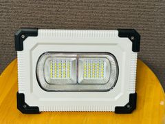 ソーラー充電式LED投光器