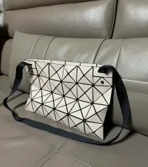 2025年最新】イッセイミヤケ ショルダーバッグの人気アイテム - メルカリ 