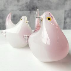 マルティグラス 鳥  かわいいハト ガラス オブジェ 置物　白とピンク色　ペア