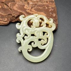 古玉 和田玉(ホータン)細工透かし彫り『獣』根付 緒締玉 玉佩 提げ物 装飾品 古玉 和田玉(ホータン)細工透かし彫り『獣』根付 緒締玉 玉佩 提げ物