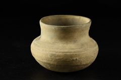 朝鮮美術 須恵器 新羅土器 新羅無細土 持ち手付壷 V 8924 - メルカリ
