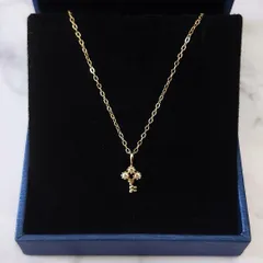 154N【高品質✨】3粒　ダイヤ　小さめ　鍵　カギ　キー　ゴールド　ネックレス