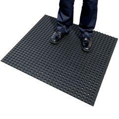 防滑・水はけゴムマット BLACK DRY（ブラックドライ）90cm×1m［屋外用］ゴムタイル状水はけ機構  排水 有孔 穴あき 透水 水抜き 滑り止めマット ノンスリップ 施設 エントランス フロア 出入り口 工場 作業場 現場 歩行
