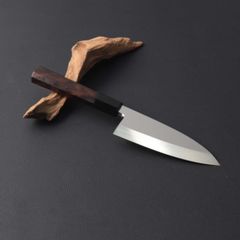 出刃包丁　鏡面仕上6寸　天然黒檀柄 出刃包丁 6寸（刃渡り180mm）通常鏡面仕上げ 本刃付け 八角柄 和