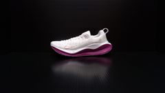 W NIKE REACTX INFINITY RUN 4 DR2670 108（リアクト X インフィニティ ラン 4）