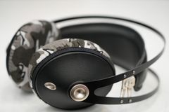 Meze Audio 99 NEO のイヤーパッドの保護・修理に mimimamo スーパーストレッチ・ヘッドホンカバー （サイズ：L、色：シティ、型番：MHC-002-CC）