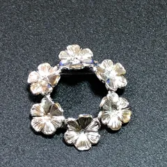 ビンテージ　ブローチ　モダンデザイン！　フラワー　シルバー　クラシッククラシカル　ヴィンテージ　バッジ　ピンバッチ　レトロ　AKS302