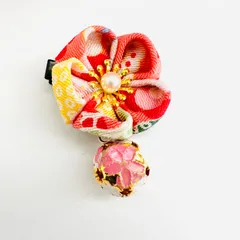 【和風髪飾り】さくらモチーフ つまみ細工風クリップ（鈴付き）七五三・夏祭り・ひな祭り・お正月・写真撮影にも／子供向けヘアアクセサリー /赤×黄ミックス