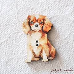 アトリエ ボヌール ドゥ ジュール フランス 製 木製ボタン  お座りキャバリア・キング・チャールズ 犬  手芸 雑貨 小物 アトリエボヌールドゥジュール キャバリア スパニエル  ボタン  パタパタ民族