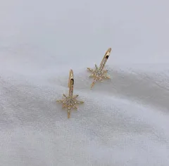 トレンドの八芒星 クリスタルスターのフックピアス 星 ピアス