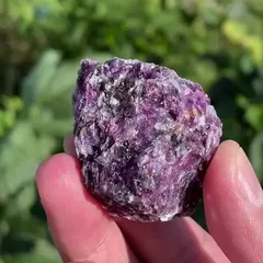 天然の紫雲母原石 大きさ3～6cm - メルカリ