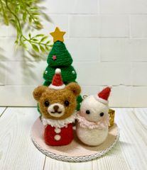 クリスマス　サンタクマちゃんと雪だるま