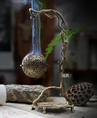 鉄製の吊り灯籠　和風置物⭐︎スタンド⭐︎インテリア 鉄製の吊り灯籠 和風置物⭐︎スタンド⭐︎インテリア 吊灯籠・石