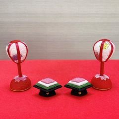 雛小道具【小 桜ぼんぼり一対＆ひし餅一対】ちりめん細工 ひな祭り 雛飾り お人形とご一緒に 新品未使用 リュウコドウ 日本製