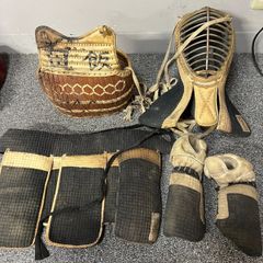 剣道防具　レトロ　スタンド付き　送料込み　骨董　昭和10年 剣道防具 レトロ スタンド付き 送料込み 骨董 昭和10年 - メルカリ