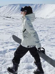 スキーウエア（未使用スペアパンツ『ブラック』付きでイメージを変えて楽しめる❗️)ウィンタースポーツ