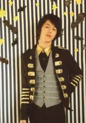 【中古】生写真(男性) CHaCK-UP/本田礼生(水星人☆ミミタ)/膝上・衣装黒・グレー・金・左手腰・背景白黒ストライプ柄/舞台「E.T.L vol.5 ～秋といえば学園祭だけどやっぱり宇宙に連れてくね!～」