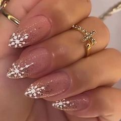 スノーフレーク ネイルアート グリッター パウダー フレンチ クリスマス 新年スタイル ピンク　雪の結晶　冬ネイル　ネイルチップ　付け爪