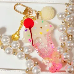 cafe桃色クリームソーダ◆シェイカーキーホルダー 押しフルーツ チェリー フェイクスイーツ シャカシャカ レジン ピンク キラキラ ビーズ ハートシェイカー チャーム ゆめかわいい 名入れ プレゼント パフェ ドリンク リボン アイス しぇりるのシェイカー