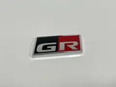 美品/送料無料 GRヤリス GXPA16 純正 右フェンダーパネルエンブレム 75361-52110 横5cm 管理26349のサムネイル