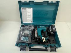●・makita マキタ 充電式タッカ ST421DRG 18V 6.0Ah バッテリー 充電器 付き 【12】