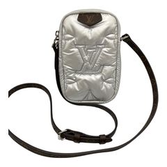 ルイヴィトン LOUIS VUITTON ショルダーバッグ モノグラム  ピロー フォンポーチ M81716 シルバー メンズ