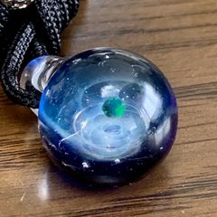 凄く綺麗なグリーンのオパールの入った宇宙ガラス。 楽天市場】オパールペンダント 地球 earth 3連 オパール 宇宙